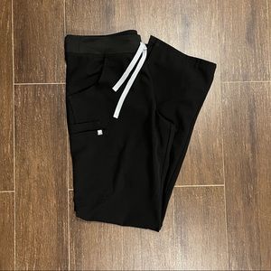 Figs Kade Cargo Scrub Pants in Black - Medium Tall